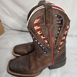 Ariat Kid's Quickdraw VentTEK Western Boots with American flag design Brown Sz 1